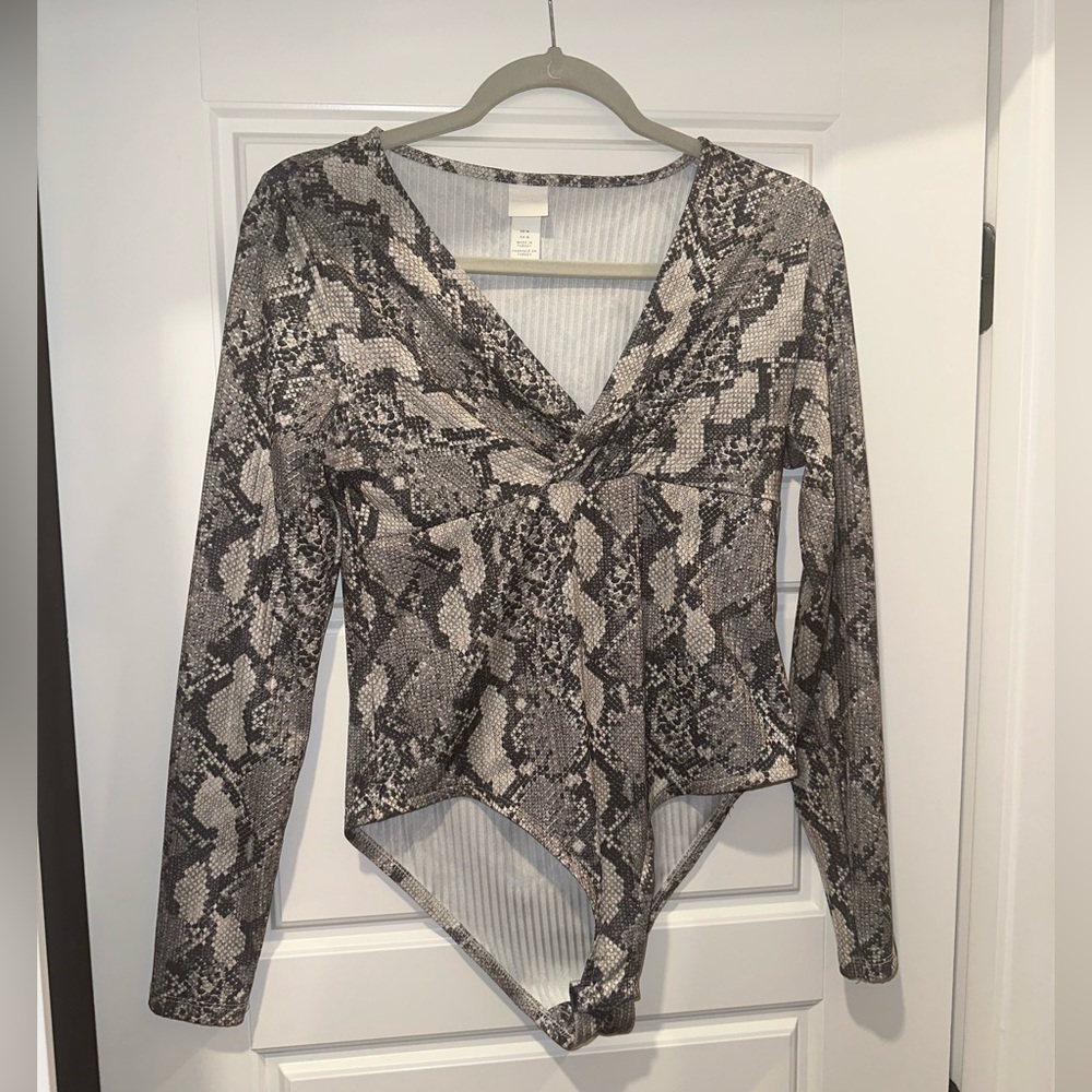 H&M V-Neck Body Suit